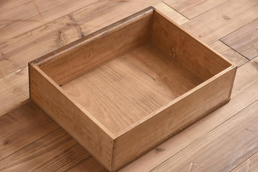 アンティーク家具　昭和初期　総ケヤキ材　結霜・ダイヤガラス　大正ロマンの雰囲気漂うガラス食器棚(キャビネット、収納棚、戸棚)(R-043781)