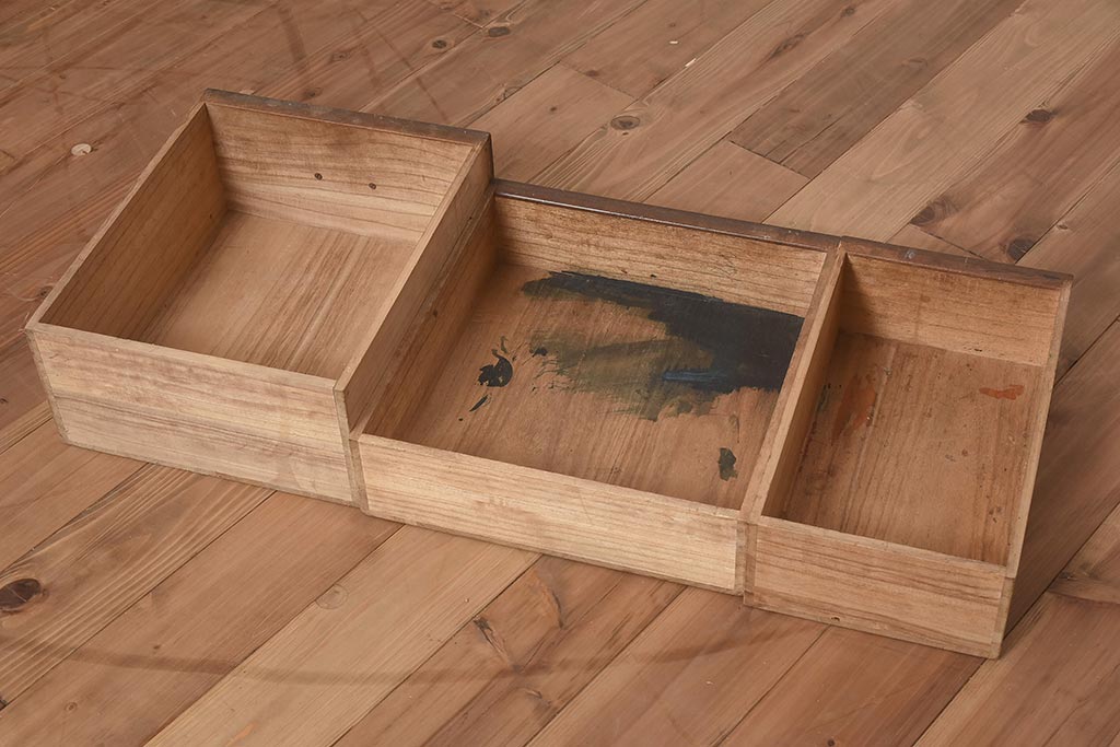アンティーク家具　上手物!　総欅(ケヤキ)材・玉杢　中桐材　凝った造りの茶箪笥(茶棚、戸棚、飾り棚)(R-043783)