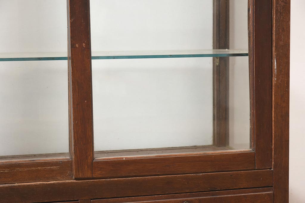 アンティーク家具　昭和初期　ナラ材　レトロな雰囲気漂うガラスケース(ショーケース、陳列棚、飾り棚)(R-043786)