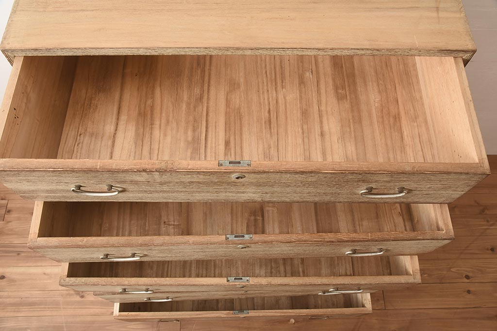 アンティーク家具　昭和中期　前面桐材　すっきりとした佇まいのシンプルな重ねタンス(衣装箪笥、和箪笥、引き出し、チェスト、桐箪笥、桐たんす)(R-043787)