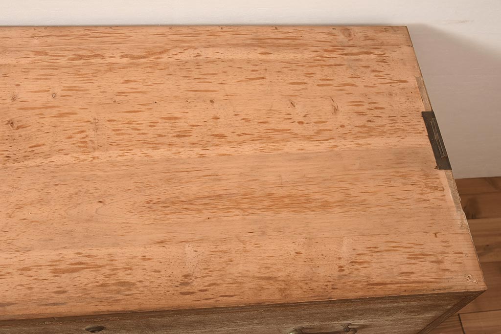 アンティーク家具　昭和中期　前面桐材　すっきりとした佇まいのシンプルな重ねタンス(衣装箪笥、和箪笥、引き出し、チェスト、桐箪笥、桐たんす)(R-043788)