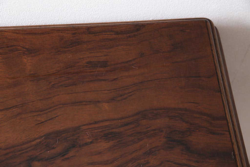 ビンテージ家具　オールドマルニ　maruni(マルニ木工)　棚付き　優雅な雰囲気漂う木製のサイドテーブル(花台)(R-043796)