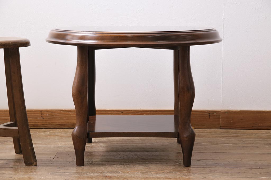 ビンテージ家具　オールドマルニ　maruni(マルニ木工)　棚付き　 アンティークスタイルにおすすめな木製のサイドテーブル(コーヒーテーブル)(R-043797)