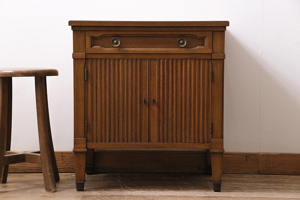 中古　DREXEL HERITAGE(ドレクセルヘリテイジ)　Triune(トライユン)　ナイトスタンド(サイドテーブル、ナイトテーブル、サイドキャビネット)(定価約25万円)(R-043825)