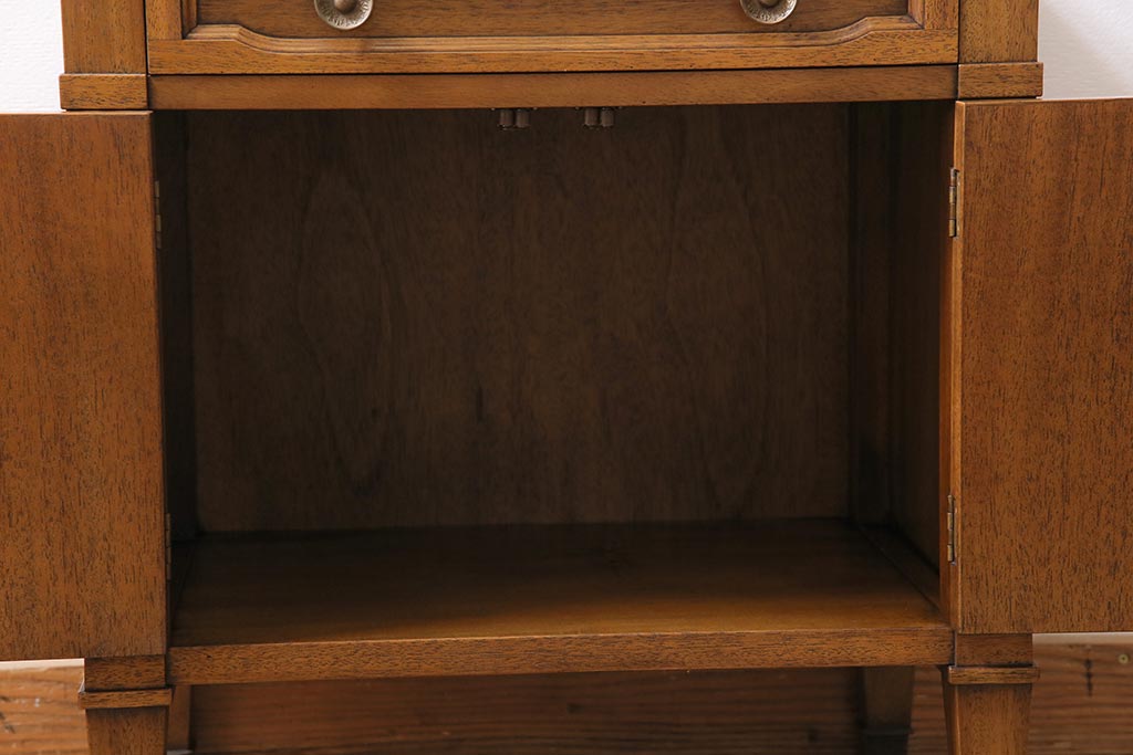 中古　DREXEL HERITAGE(ドレクセルヘリテイジ)　Triune(トライユン)　ナイトスタンド(サイドテーブル、ナイトテーブル、サイドキャビネット)(定価約25万円)(R-043825)
