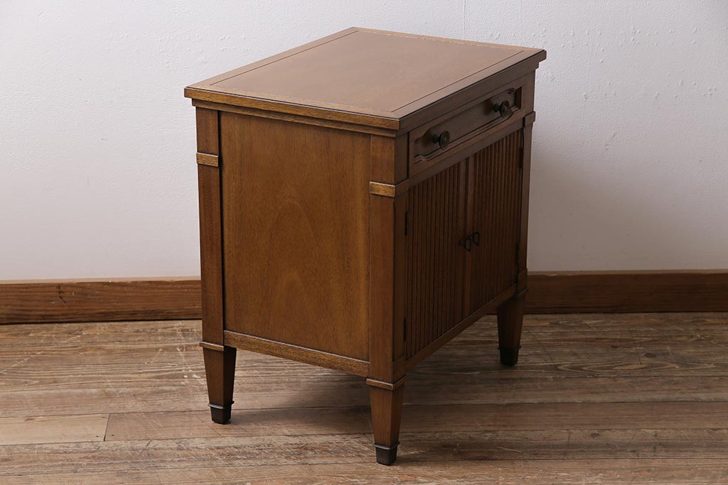 中古　DREXEL HERITAGE(ドレクセルヘリテイジ)　Triune(トライユン)　ナイトスタンド(サイドテーブル、ナイトテーブル、サイドキャビネット)(定価約25万円)(R-043825)