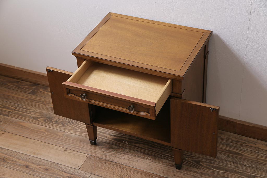 中古　DREXEL HERITAGE(ドレクセルヘリテイジ)　Triune(トライユン)　ナイトスタンド(サイドテーブル、ナイトテーブル、サイドキャビネット)(定価約25万円)(R-043825)