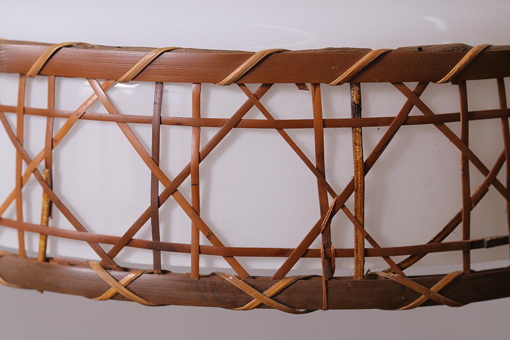 レトロ照明　昭和初期　和の味わい溢れる竹編みのシェードのペンダントライト(電笠、天井照明)(R-043827)