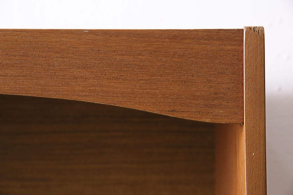ビンテージ家具　北欧ヴィンテージ　チーク材　温かみのある木の風合いが魅力的なウォールユニット(キャビネット、収納棚、飾り棚)(R-043853)