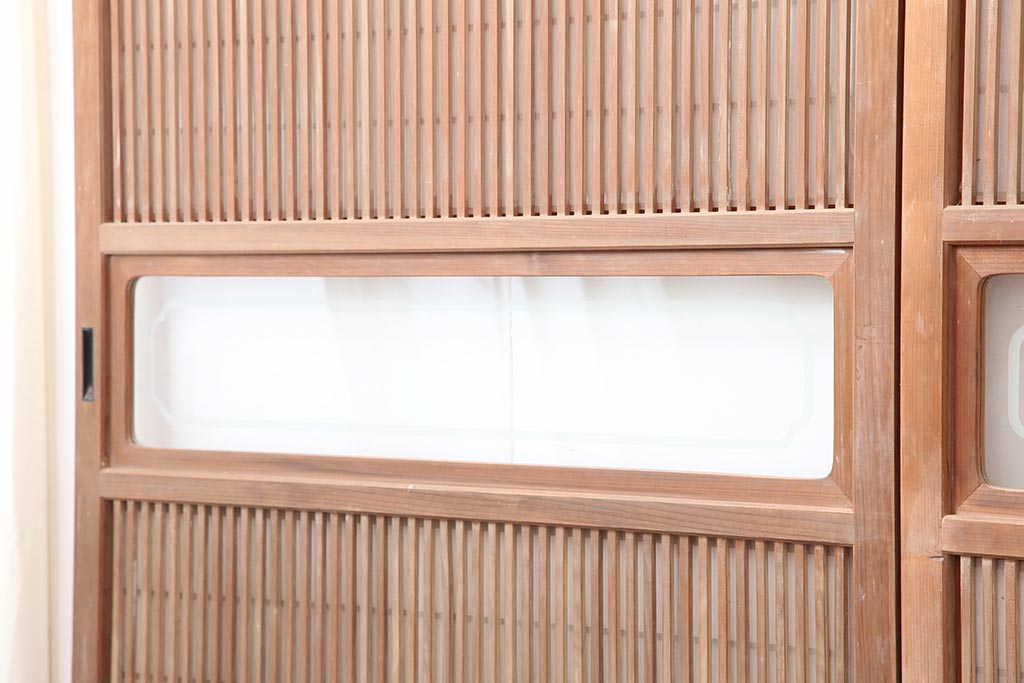 アンティーク建具　昭和中期　腰板ケヤキ材　裏障子付きの格子戸4枚セット(建具、ガラス帯戸、引き戸)(R-043866)