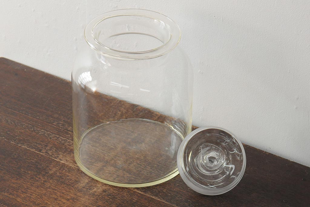 レトロ雑貨　昭和レトロ　蓋付き　おしゃれなディスプレイにおすすめなガラスビン(ガラス瓶、キャニスター)(R-043921)