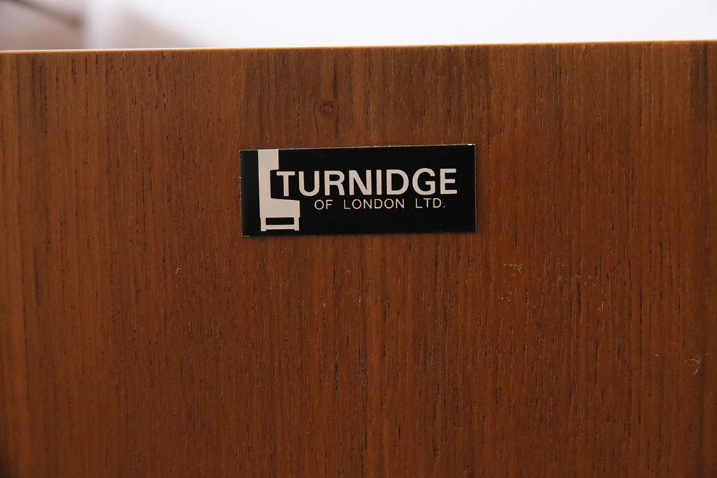 ヴィンテージ家具　北欧ビンテージ　TURNIDGE(ターニッジ)製　チーク材　レア!カウンターにもなるカクテルキャビネット(クローズキャビネット)(R-043936)