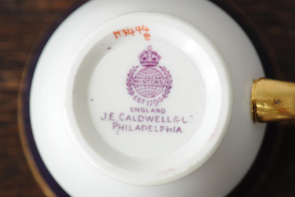 ヴィンテージ　イギリス　MINTON(ミントン)　コバルトブルー　金彩　カップ&ソーサー(デミタスカップ、洋食器、陶磁器、ビンテージ)(R-043963)
