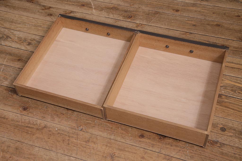 レトロ家具　昭和中期　ペイント　シックな印象の小引き出し(小物収納、卓上収納)(R-043970)
