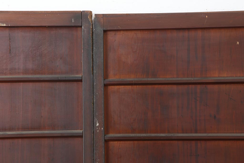 アンティーク建具　明治大正期　赤みがかった木色が趣のある舞良戸2枚セット(板戸、引き戸)(R-043997)