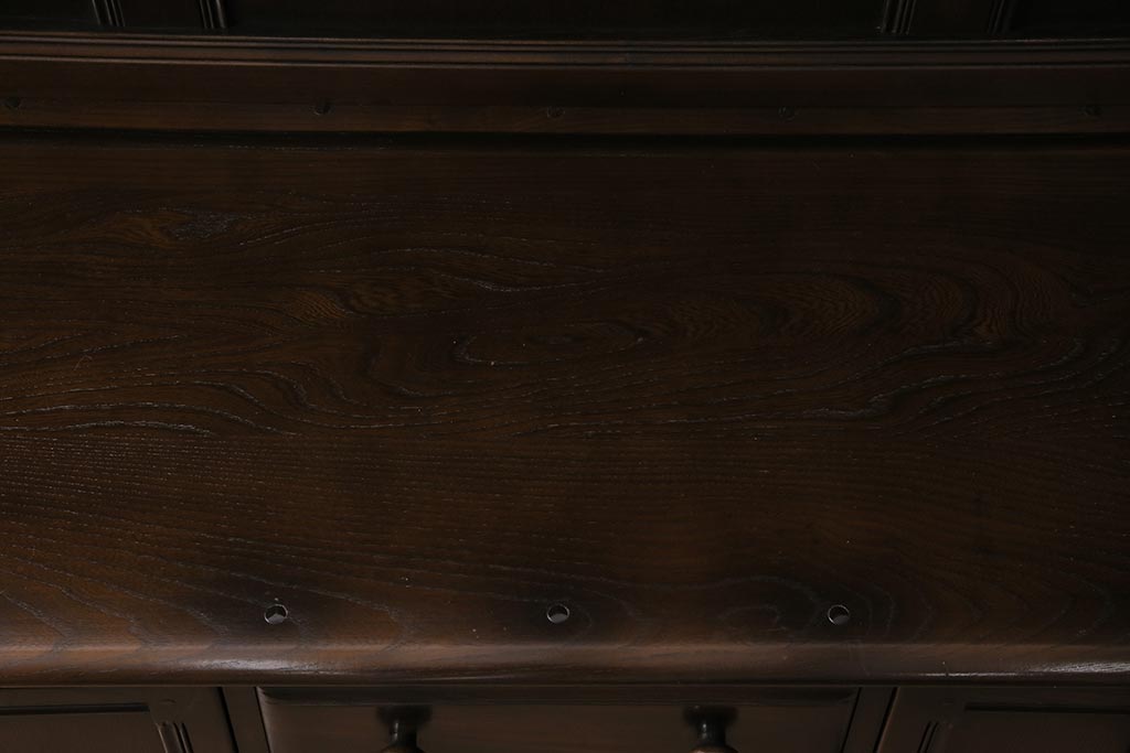 ヴィンテージ家具　イギリスビンテージ　ERCOL(アーコール)　Old Colonial(オールドコロニアル)　気品と風格が漂うカップボード(収納棚、食器棚)(R-044004)