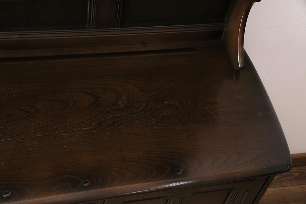 ヴィンテージ家具　イギリスビンテージ　ERCOL(アーコール)　Old Colonial(オールドコロニアル)　気品と風格が漂うカップボード(収納棚、食器棚)(R-044004)