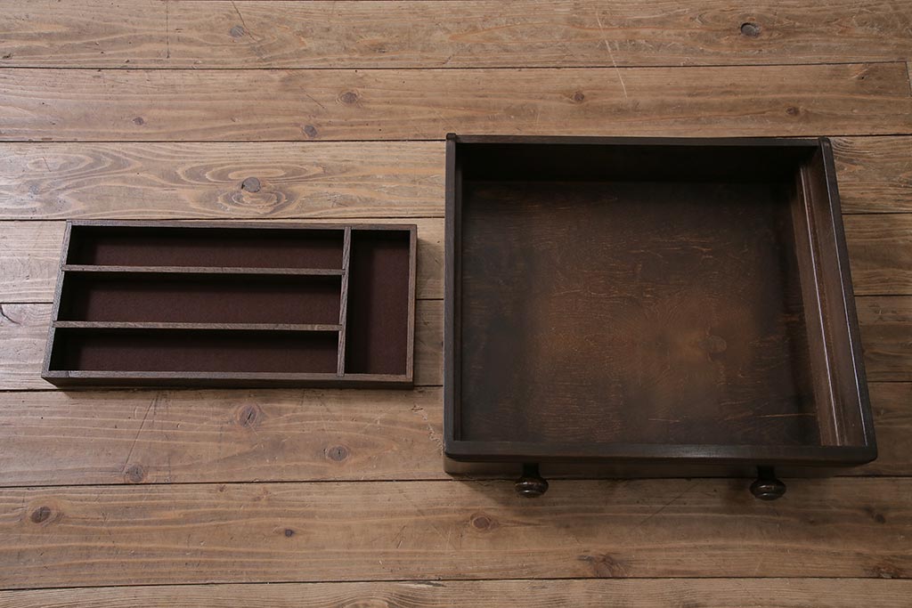 ヴィンテージ家具　イギリスビンテージ　ERCOL(アーコール)　Old Colonial(オールドコロニアル)　気品と風格が漂うカップボード(本棚、ブックシェルフ、食器棚)(R-044011)