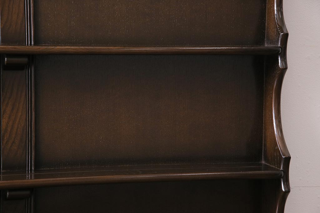ヴィンテージ家具　イギリスビンテージ　ERCOL(アーコール)　Old Colonial(オールドコロニアル)　気品と風格が漂うカップボード(本棚、ブックシェルフ、食器棚)(R-044011)
