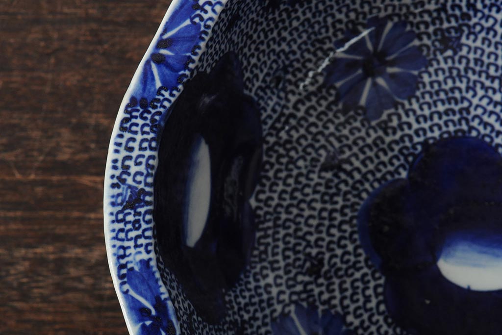 骨董　明治期　伊万里焼　ベロ藍　花と微塵唐草文深鉢(深皿、丼、和食器)(R-044018)