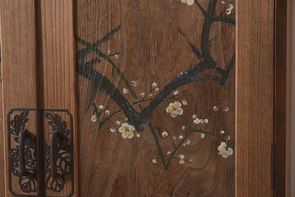 ビンテージ家具　昭和中期　総桐材・縁桑材　梅の図が目を引くワードローブ(洋服箪笥)(R-044035)