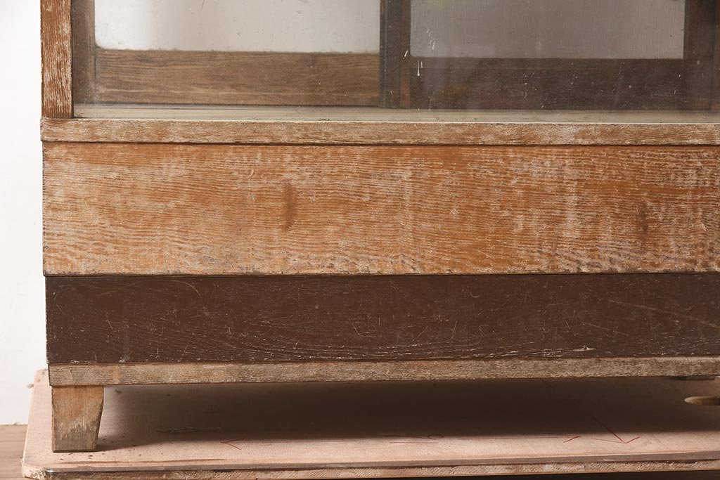 レトロ家具　昭和中期　ナラ材　昭和レトロな雰囲気たっぷりのガラスケース(ショーケース、陳列棚)(R-044036)