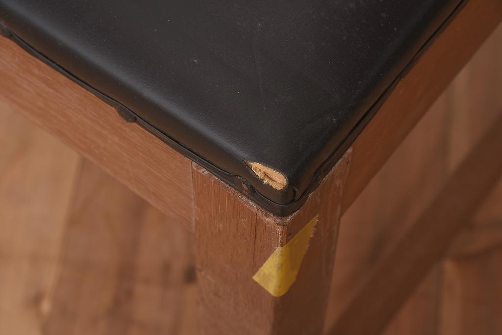 レトロ家具　昭和レトロ　昭和中期　ラワン材　昔懐かしい雰囲気の診察台(ソファベッド)(R-044043)