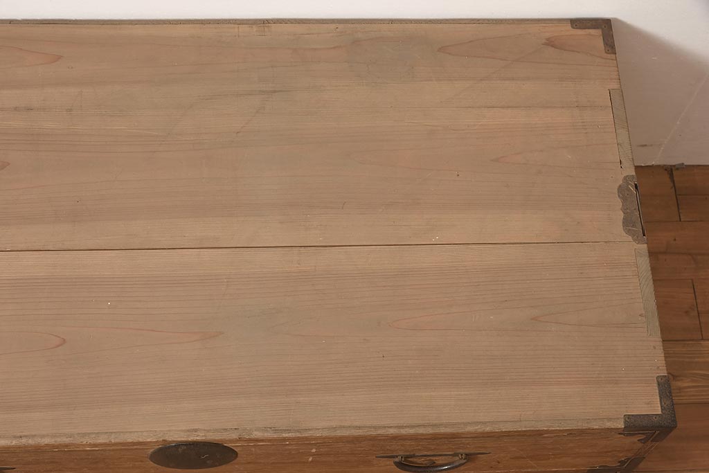 アンティーク家具　和製アンティーク　前面桐材　素朴な木肌が趣を感じさせる重ね箪笥(和箪笥、衣装箪笥、引き出し、桐箪笥、桐たんす)(R-044053)