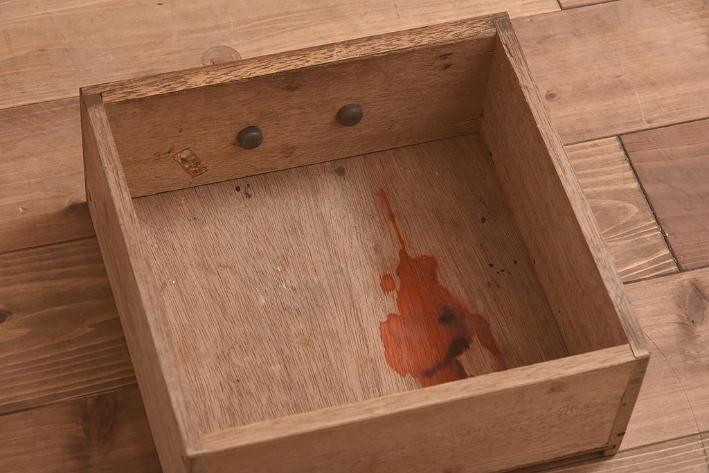 レトロ家具　使い込まれた風合いが味わい深いブックケース(本箱、収納棚、キャビネット)(R-044069)