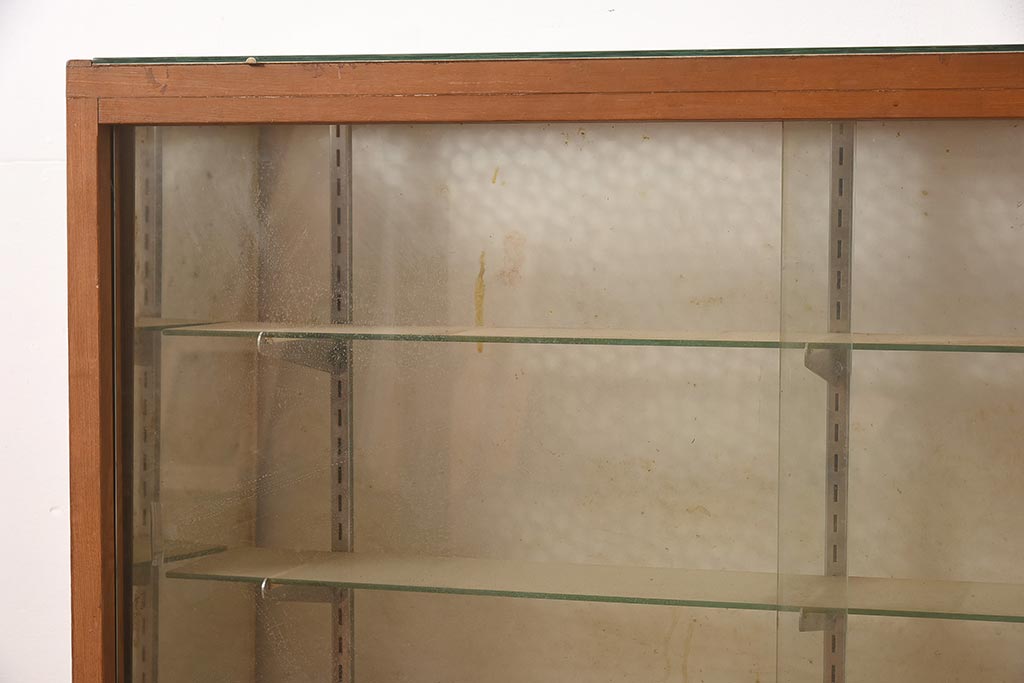 アンティーク家具　和製アンティーク　昭和中期　味のある風合いが魅力のレトロなガラスケース(ショーケース、陳列棚)(R-044075)