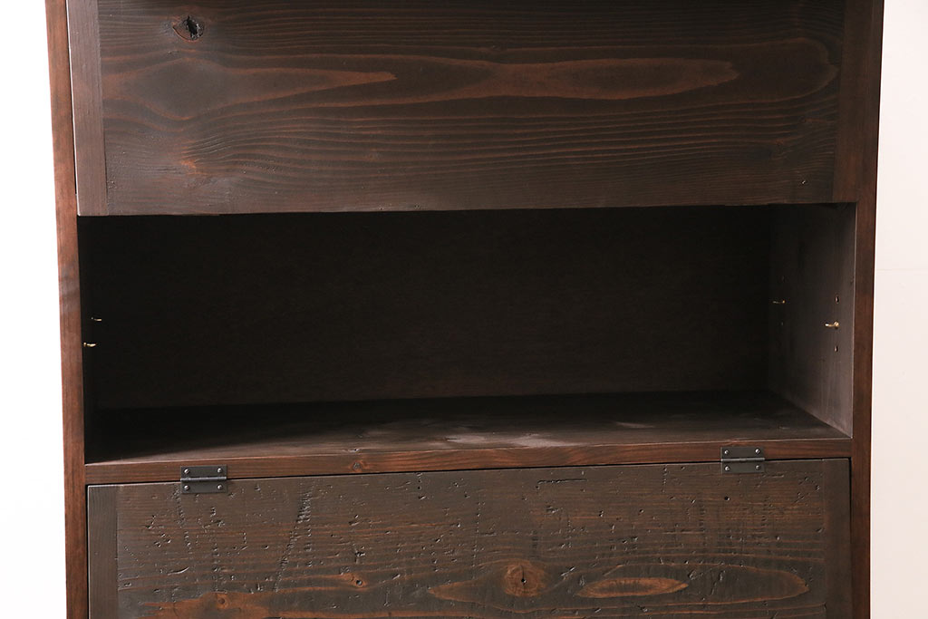 【オーダー家具実例】パタパタ扉の下駄箱を新規で製作。本体は厚さ24ミリのヒノキ無垢材。前板は松の古材で雰囲気良く。脚も取っ手もお好みのものを選んでいただきました。(収納棚、戸棚、ロッカー)
