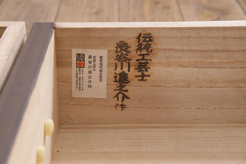 中古　伝統工芸品　長谷川進之介　衣装盆付き　牡丹図の前飾りが素敵な重ね加茂総桐箪笥(総桐たんす、和タンス、衣装箪笥、着物箪笥)(定価約120万円)(R-044122)