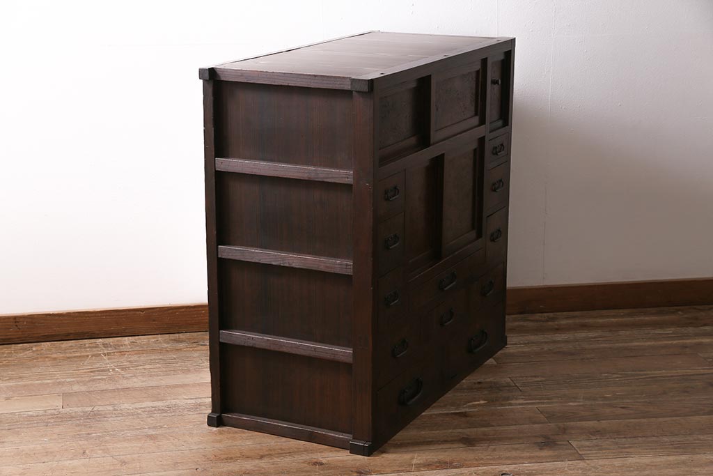 アンティーク家具　上手物　前面ケヤキ　玉杢や凝ったつくりが素晴らしい関東水屋箪笥・下段(茶箪笥)(R-044172)