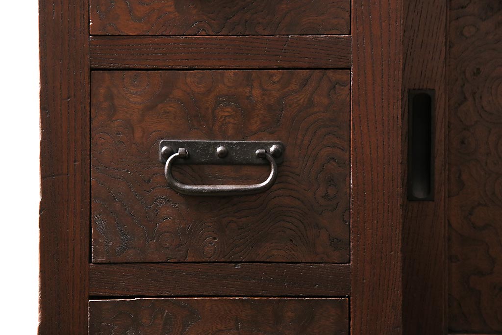 アンティーク家具　上手物　前面ケヤキ　玉杢や凝ったつくりが素晴らしい関東水屋箪笥・下段(茶箪笥)(R-044172)