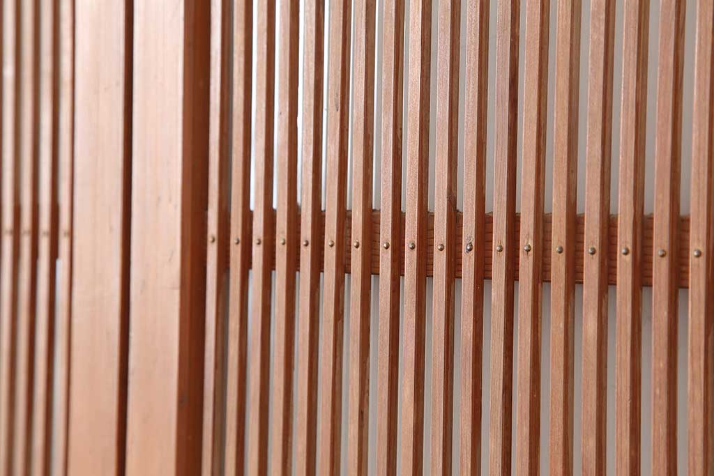 ビンテージ建具　昭和中期　腰板ケヤキ材　品のある佇まいのガラス入り格子戸4枚セット(引き戸、建具)(R-044239)