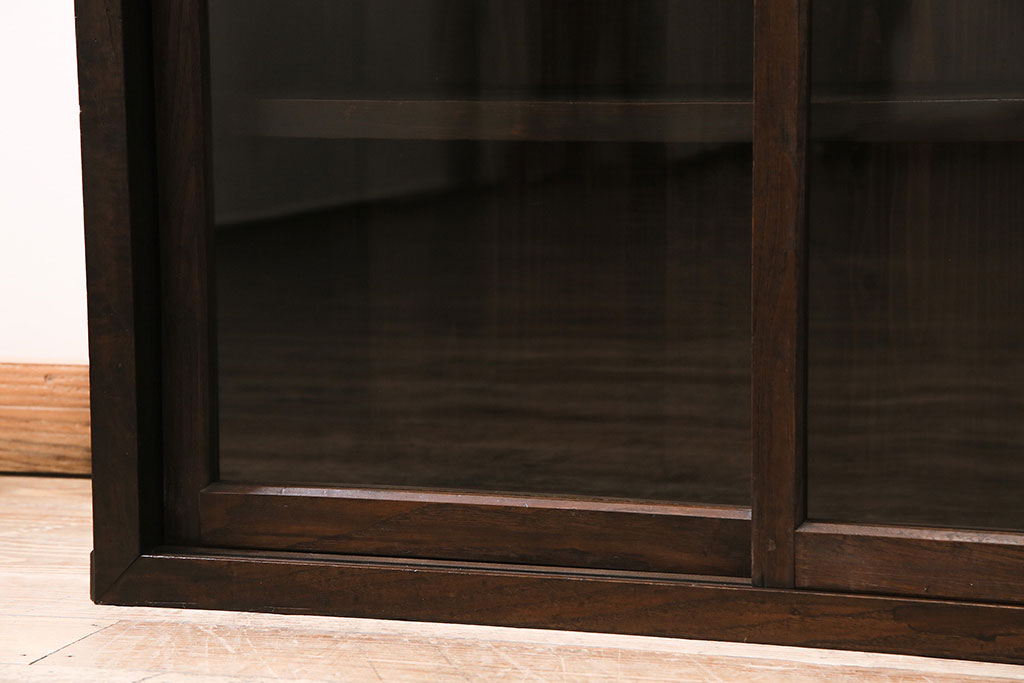 アンティーク家具　和製アンティーク　大正昭和初期　シンプルながらも趣ある佇まいのガラス戸棚(キャビネット、収納棚)(R-044250)