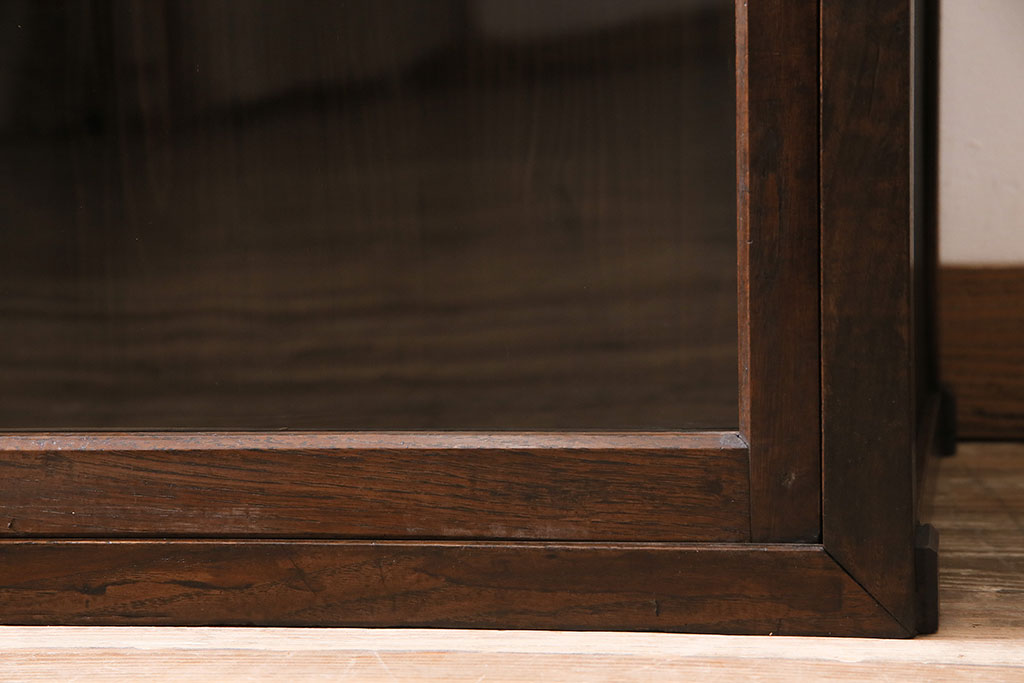 アンティーク家具　和製アンティーク　大正昭和初期　シンプルながらも趣ある佇まいのガラス戸棚(キャビネット、収納棚)(R-044250)