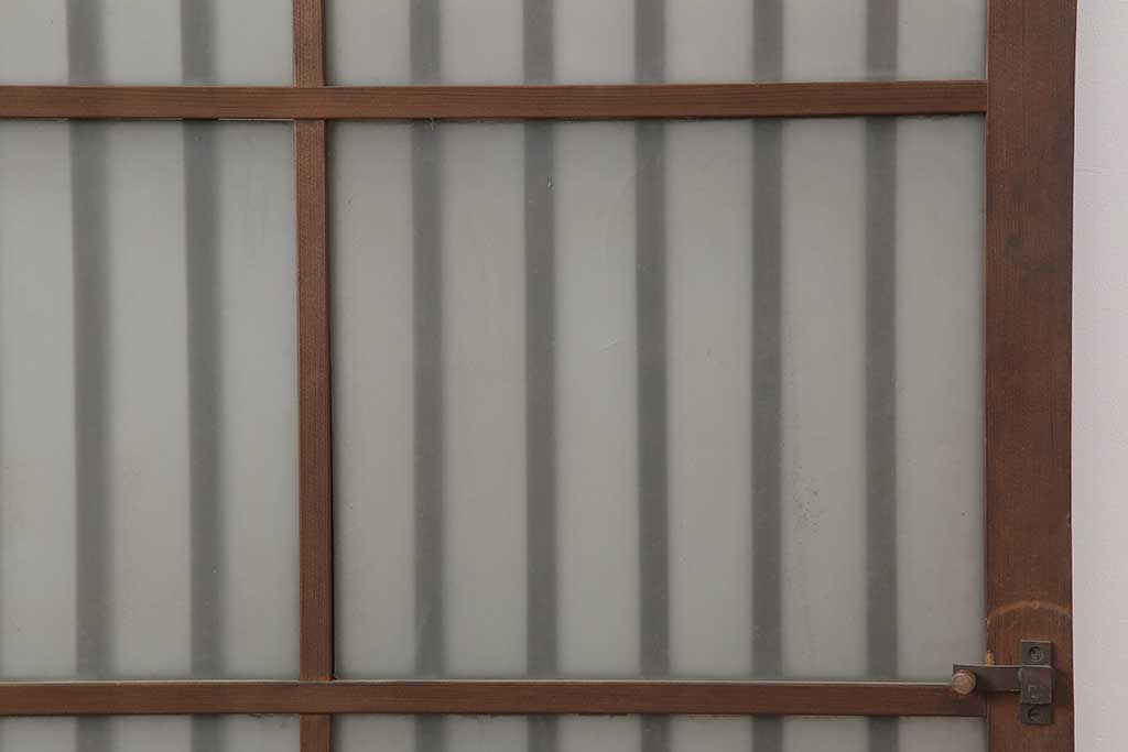 アンティーク建具　昭和中期　すりガラス入り　レトロな空間演出におすすめの格子入りガラス戸2枚セット(引き戸、建具)(R-044257)
