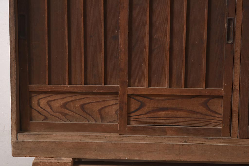 アンティーク家具　大正昭和初期　レトロな雰囲気と凝ったデザインが魅力的な下駄箱(収納棚)(R-044292)