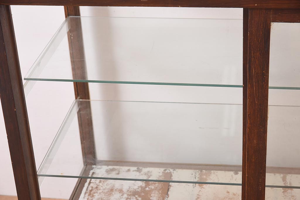 レトロ家具　昭和中期　レトロな雰囲気たっぷりのガラスケース(ショーケース、陳列棚)(R-044302)