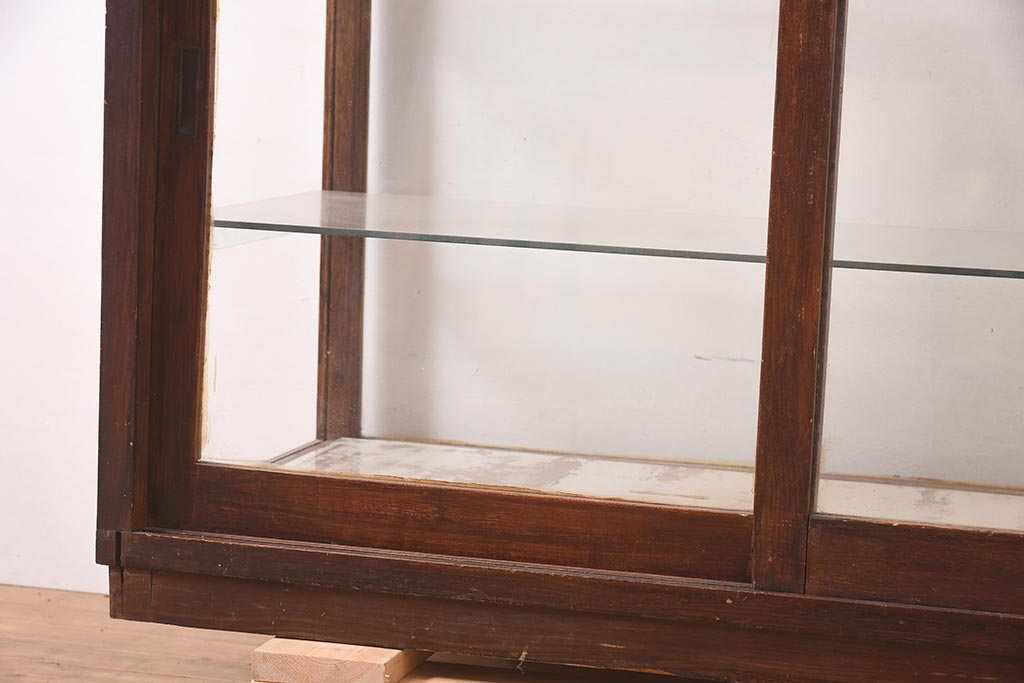 レトロ家具　昭和中期　レトロな雰囲気たっぷりのガラスケース(ショーケース、陳列棚)(R-044302)