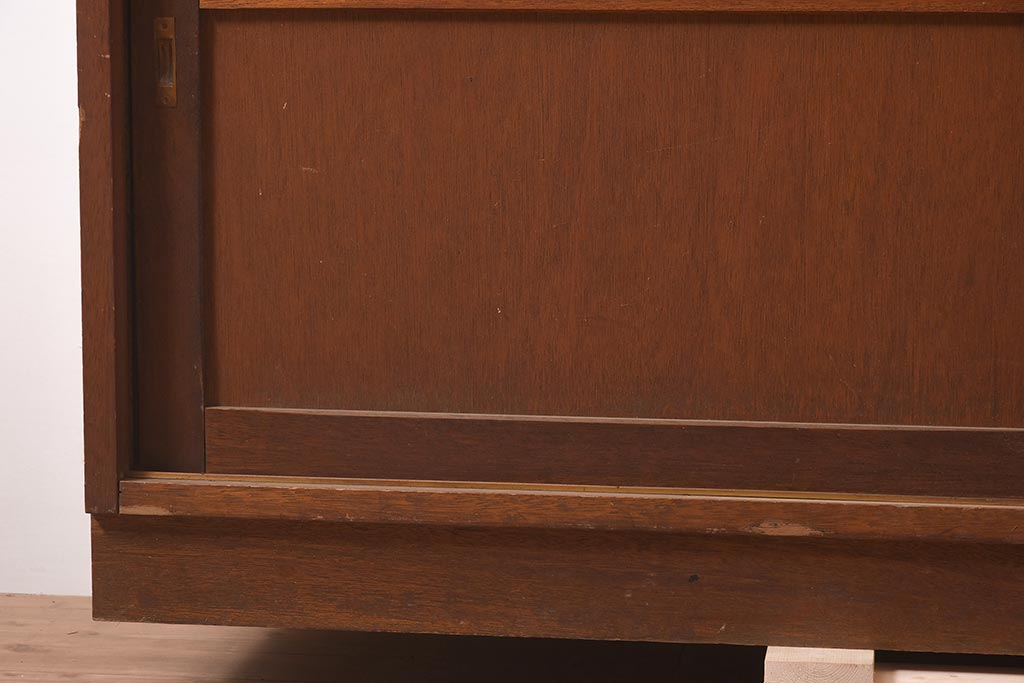 アンティーク家具　昭和中期　シンプルなデザインのレトロな戸棚(収納棚、食器棚、キャビネット)(R-044306)