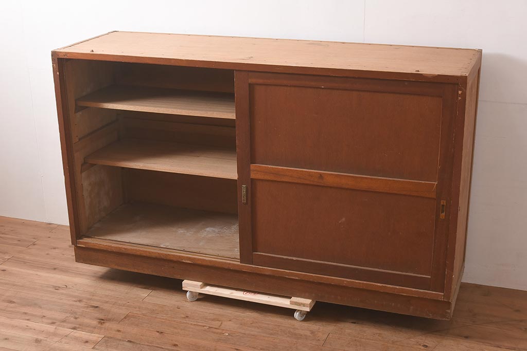 アンティーク家具　昭和中期　シンプルなデザインのレトロな戸棚(収納棚、食器棚、キャビネット)(R-044306)