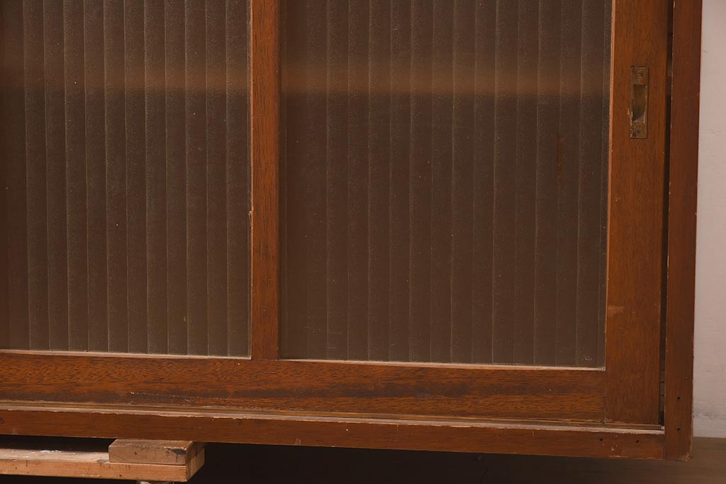 アンティーク家具　昭和中期　銀モールガラス入り　大型サイズのレトロな重ね戸棚(収納棚、食器棚、キャビネット)(R-044307)