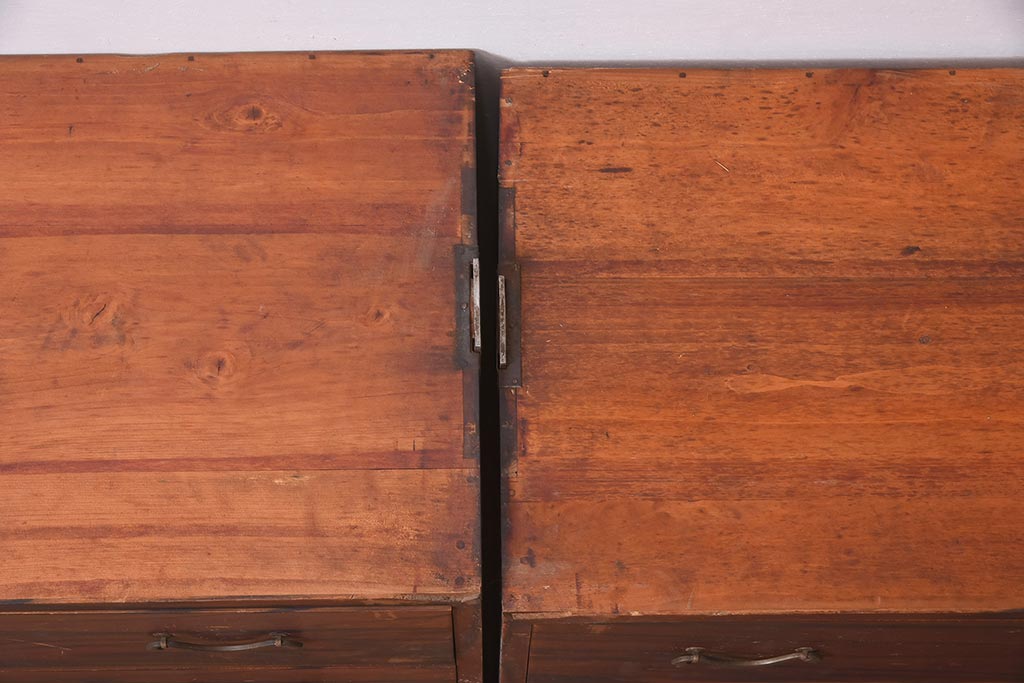 アンティーク家具　昭和初期　前面黒柿貼り　美しい縞模様が目を引く重ね箪笥(和箪笥、衣装箪笥、引き出し、チェスト)(R-044347)