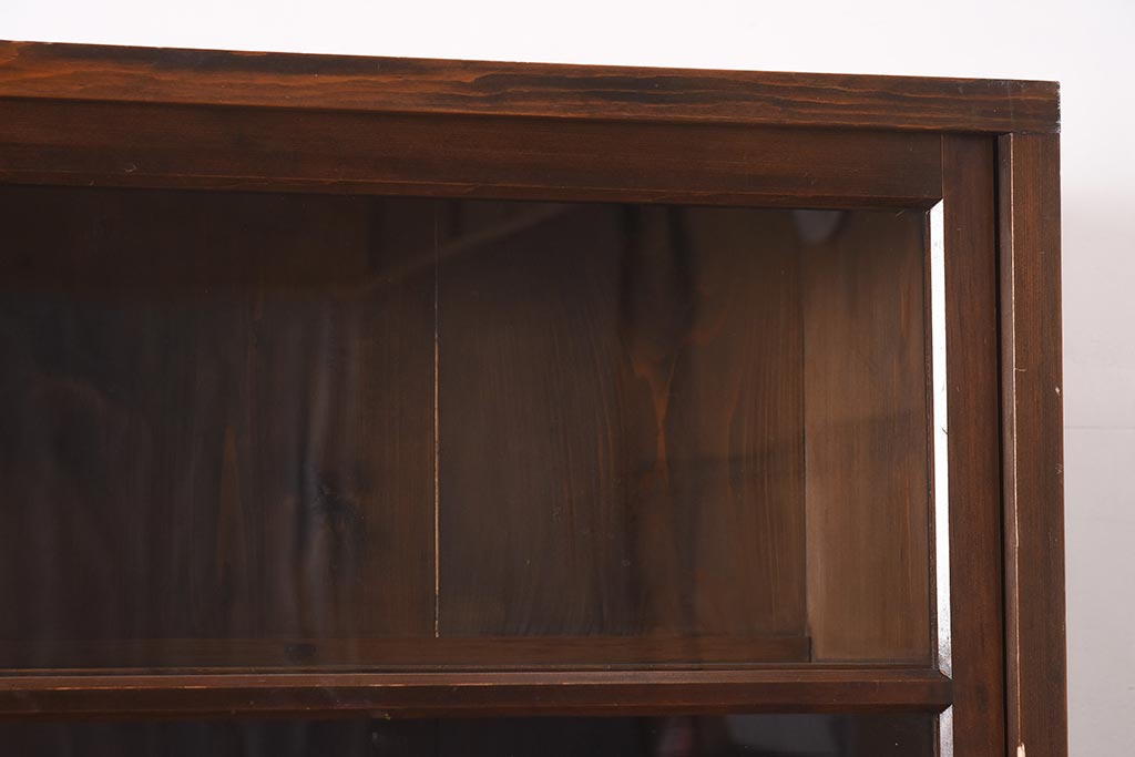 アンティーク家具　昭和初期　一本物　ゆらゆらガラスがレトロな雰囲気の重ねガラス戸棚(キャビネット、収納棚、飾り棚)(R-044356)