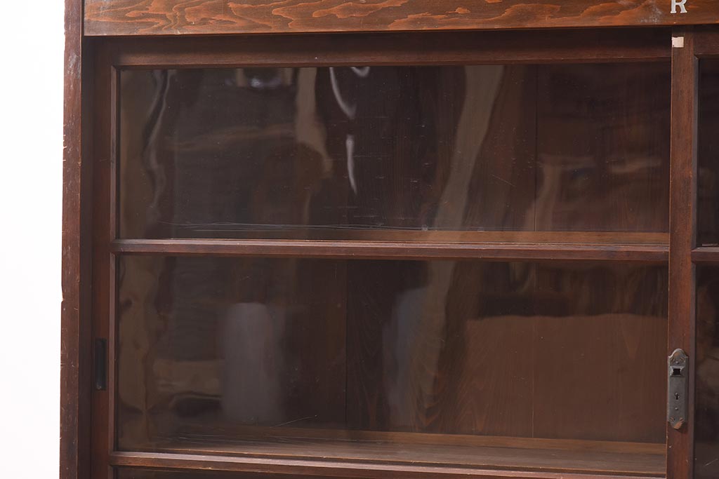 アンティーク家具　昭和初期　一本物　ゆらゆらガラスがレトロな雰囲気の重ねガラス戸棚(キャビネット、収納棚、飾り棚)(R-044356)