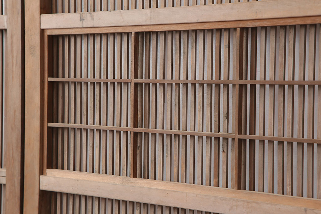 【高額売筋】 アンティーク建具 裏障子付きの趣のある格子戸2枚 大正昭和初期 建具