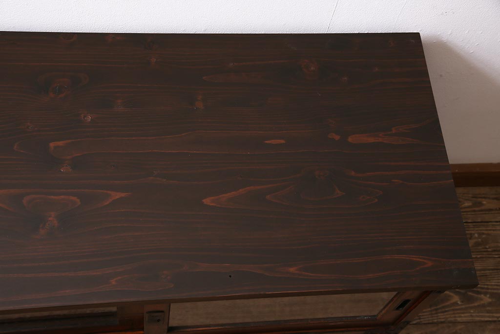 アンティーク家具　明治大正期　前面ケヤキ材　鋲金具が存在感のあるローボード(テレビボード、リビングボード、テレビ台)(R-044382)