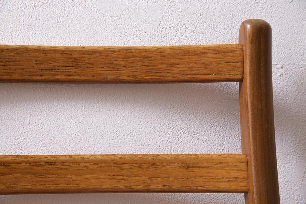ヴィンテージ家具　北欧ビンテージ　G-PLAN(ジープラン)　チーク材　スタイリッシュなフォルムが魅力的なダイニングチェア(椅子、ラダーバックチェア)(R-044521)